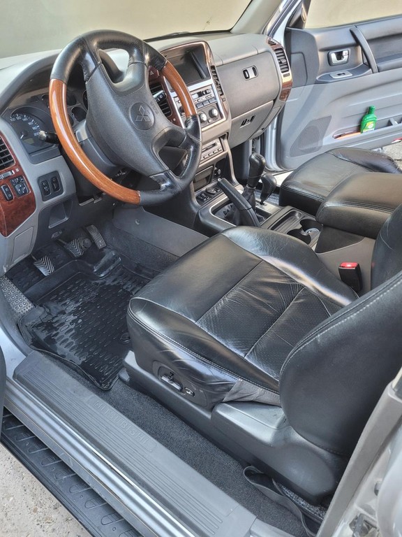 Mitsubishi Pajero 3.2 DI-D GLS koža