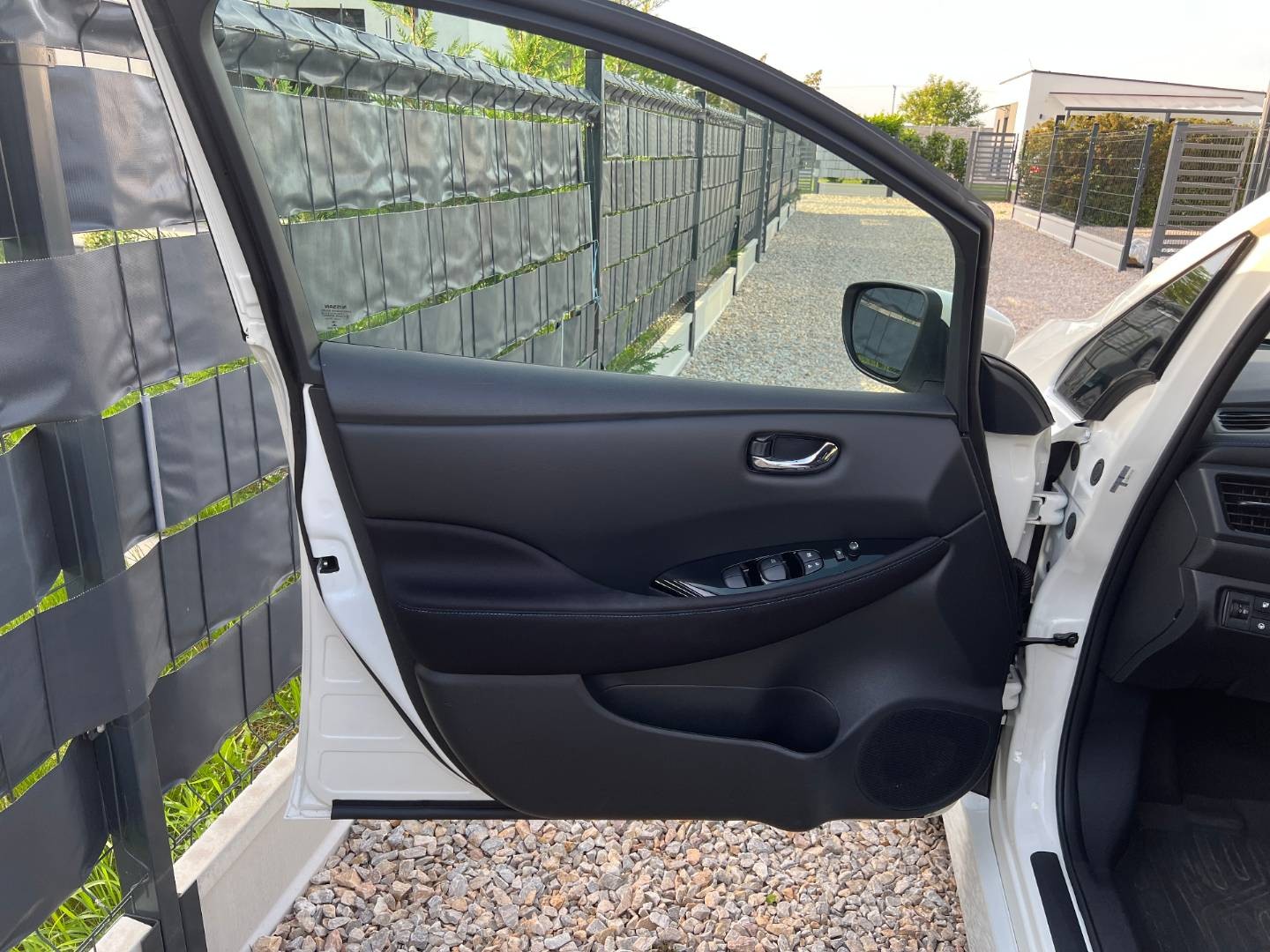 Nissan Leaf N-Connecta 40KWH V ZÁRUKE 360 STUPŇOVÁ KAMERA