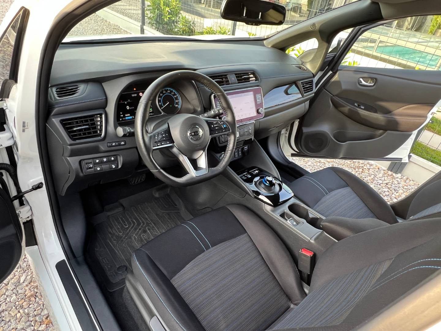 Nissan Leaf N-Connecta 40KWH V ZÁRUKE 360 STUPŇOVÁ KAMERA