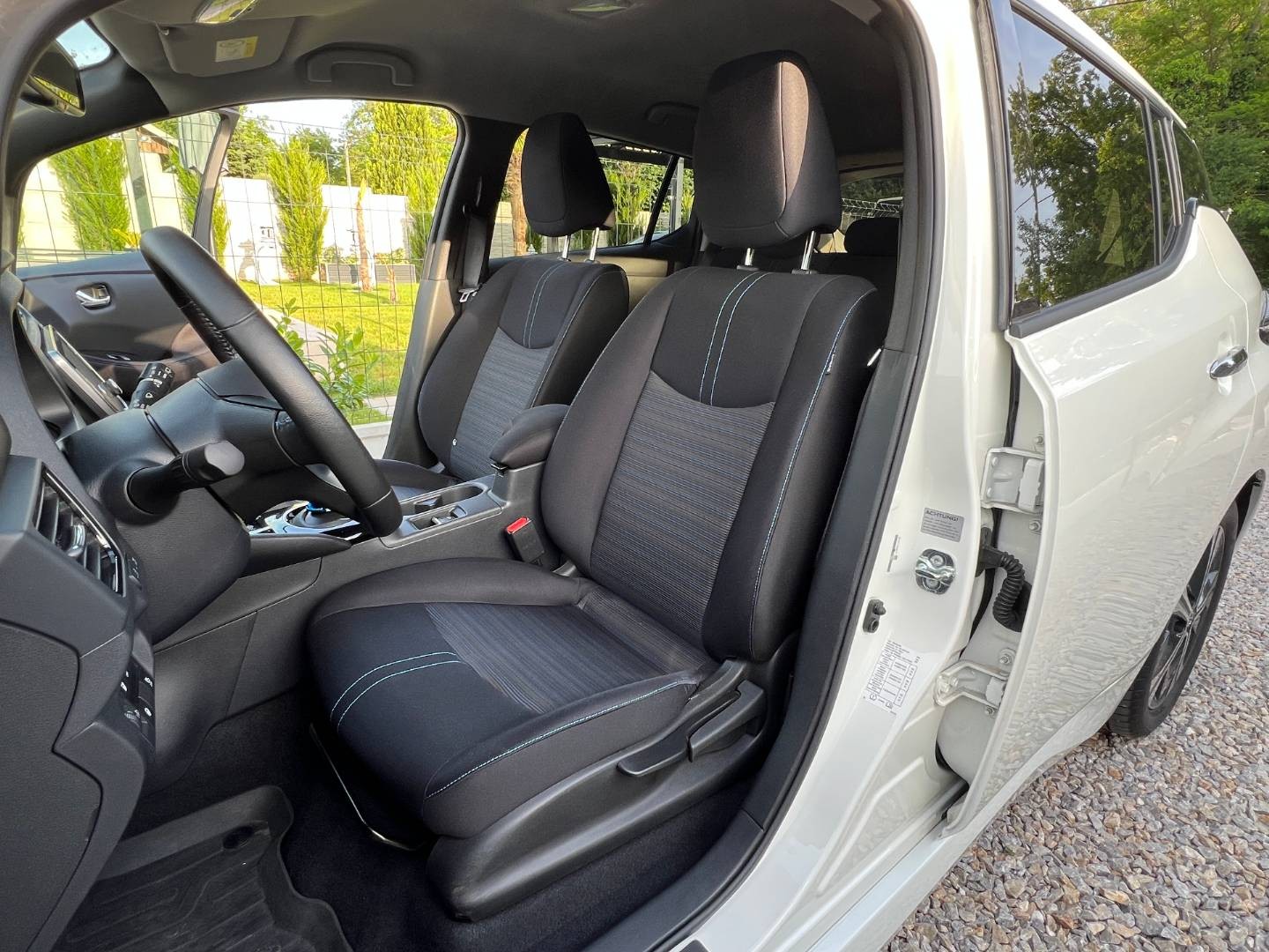 Nissan Leaf N-Connecta 40KWH V ZÁRUKE 360 STUPŇOVÁ KAMERA
