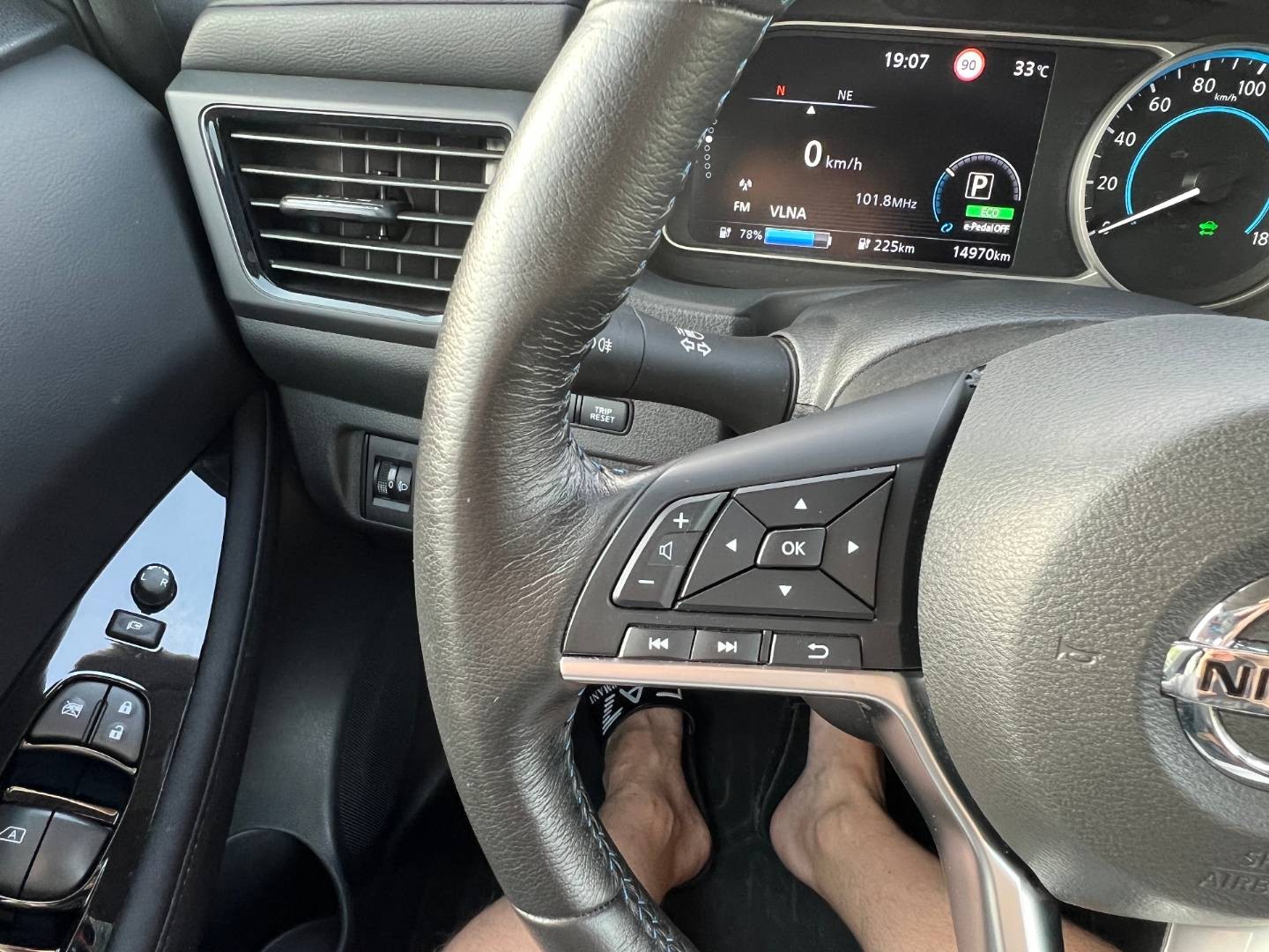 Nissan Leaf N-Connecta 40KWH V ZÁRUKE 360 STUPŇOVÁ KAMERA