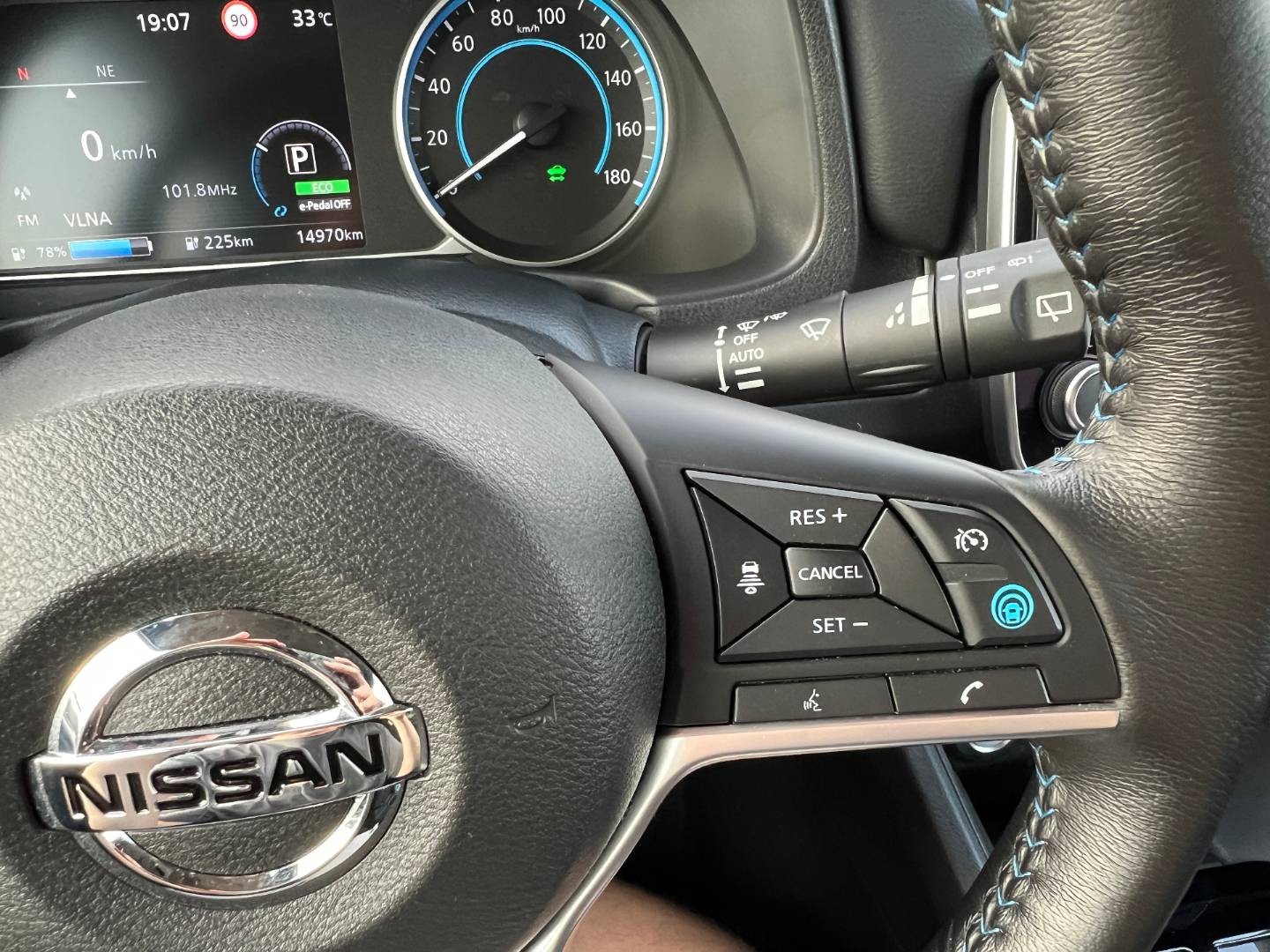 Nissan Leaf N-Connecta 40KWH V ZÁRUKE 360 STUPŇOVÁ KAMERA