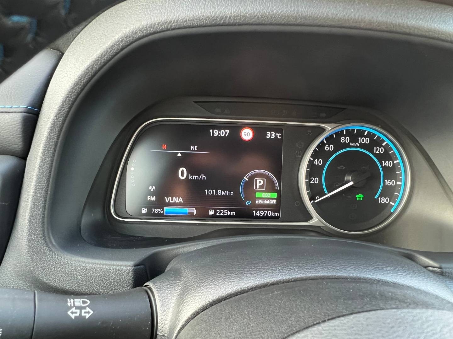 Nissan Leaf N-Connecta 40KWH V ZÁRUKE 360 STUPŇOVÁ KAMERA