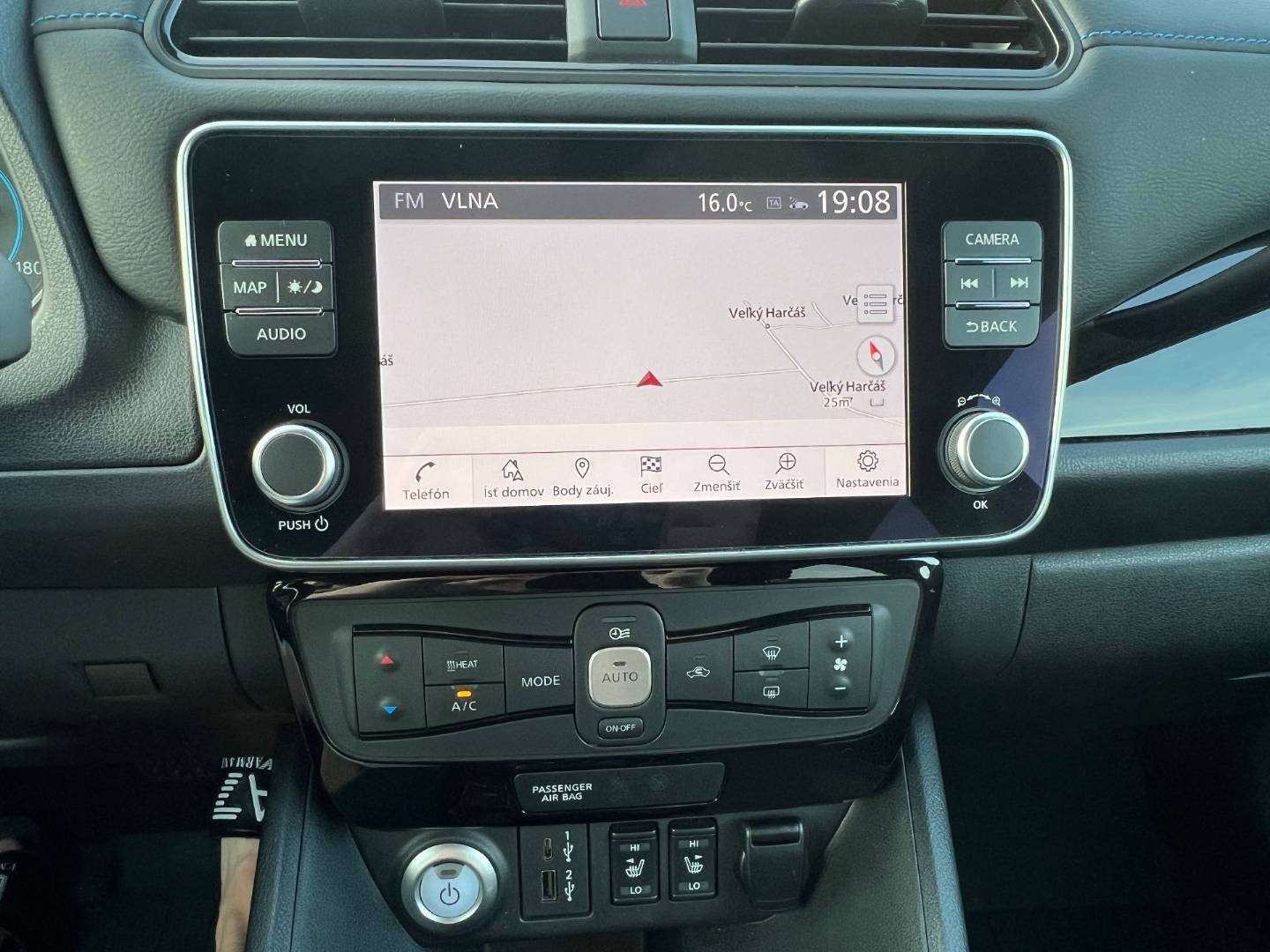 Nissan Leaf N-Connecta 40KWH V ZÁRUKE 360 STUPŇOVÁ KAMERA