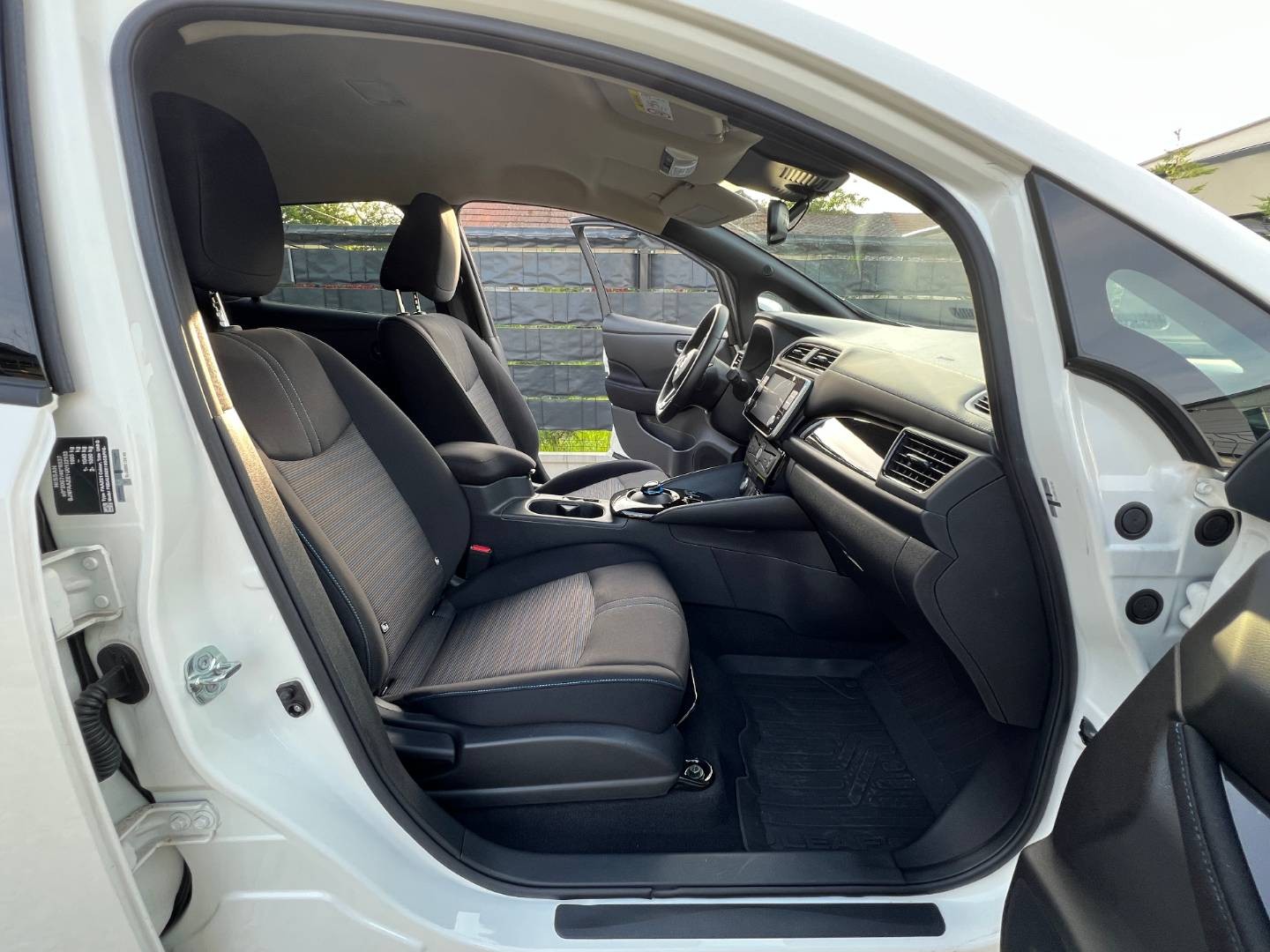Nissan Leaf N-Connecta 40KWH V ZÁRUKE 360 STUPŇOVÁ KAMERA