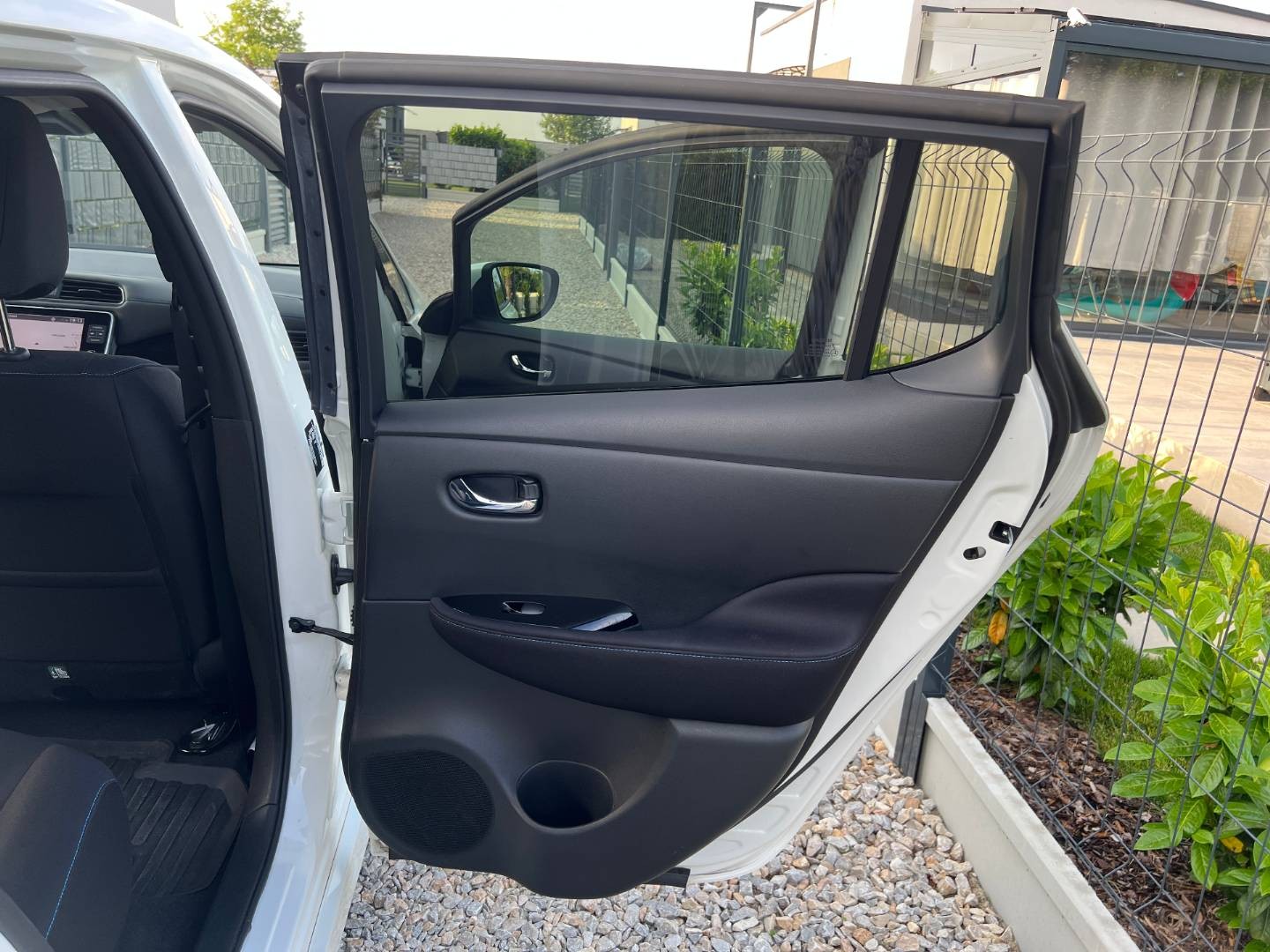 Nissan Leaf N-Connecta 40KWH V ZÁRUKE 360 STUPŇOVÁ KAMERA