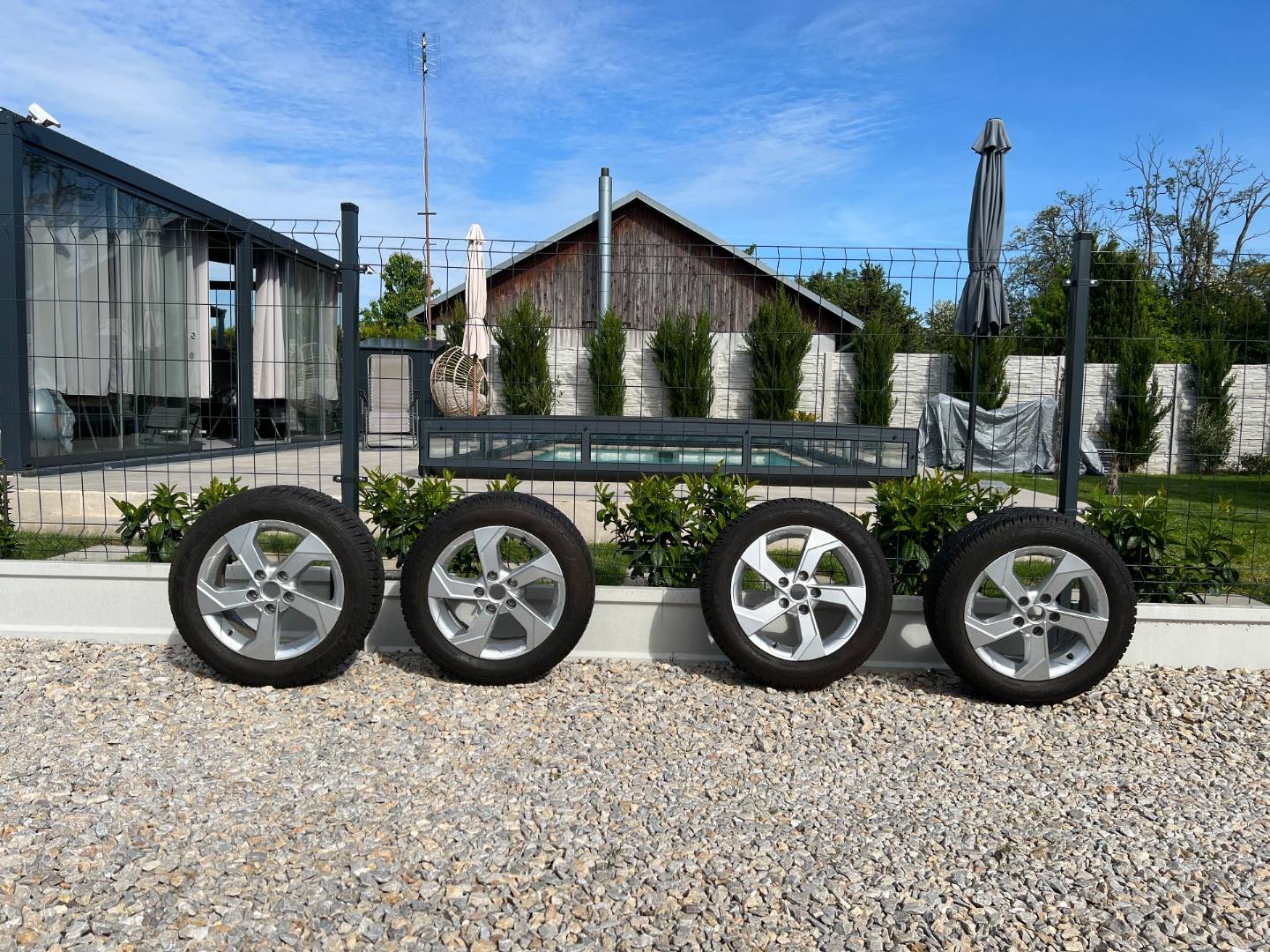 Nissan Leaf N-Connecta 40KWH V ZÁRUKE 360 STUPŇOVÁ KAMERA