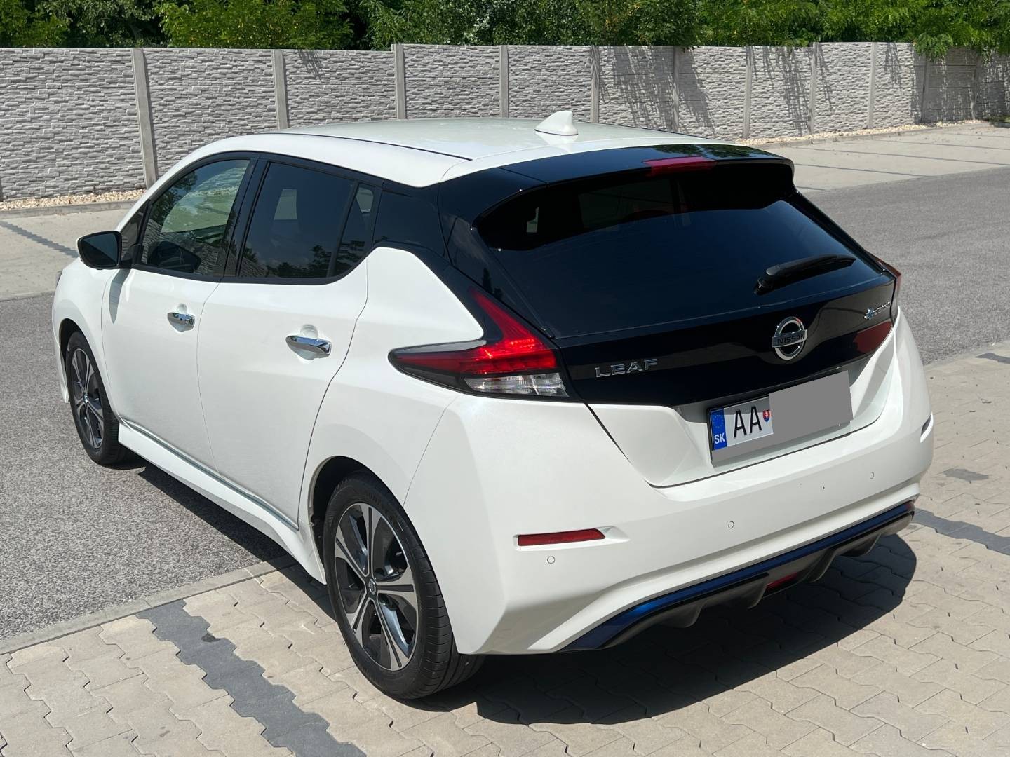 Nissan Leaf N-Connecta 40KWH V ZÁRUKE 360 STUPŇOVÁ KAMERA