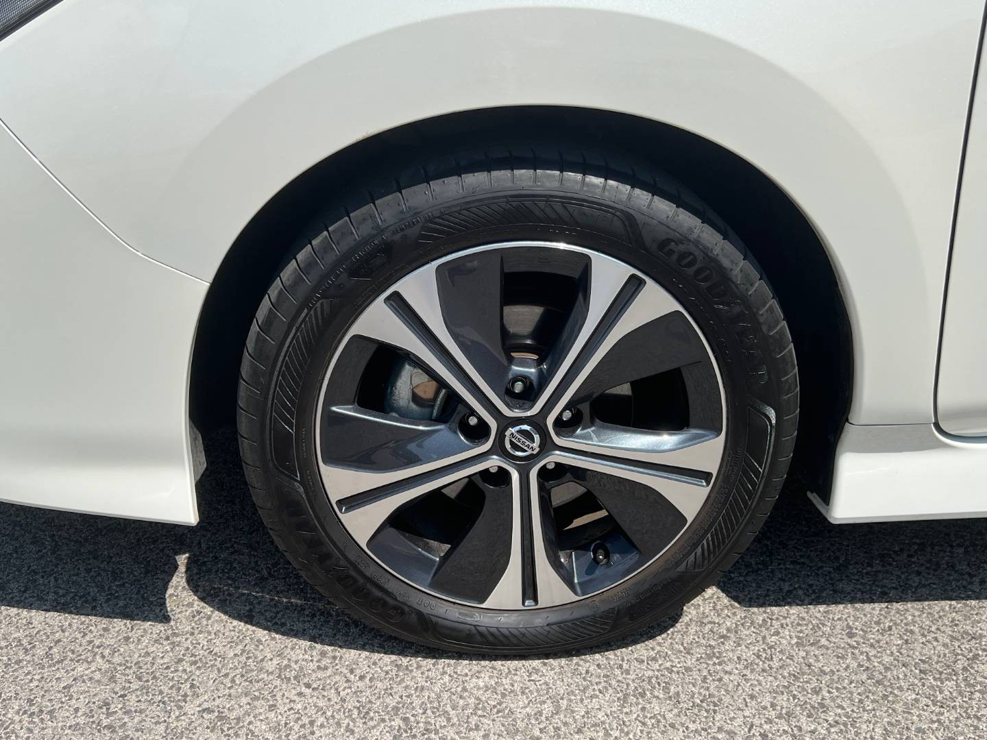 Nissan Leaf N-Connecta 40KWH V ZÁRUKE 360 STUPŇOVÁ KAMERA
