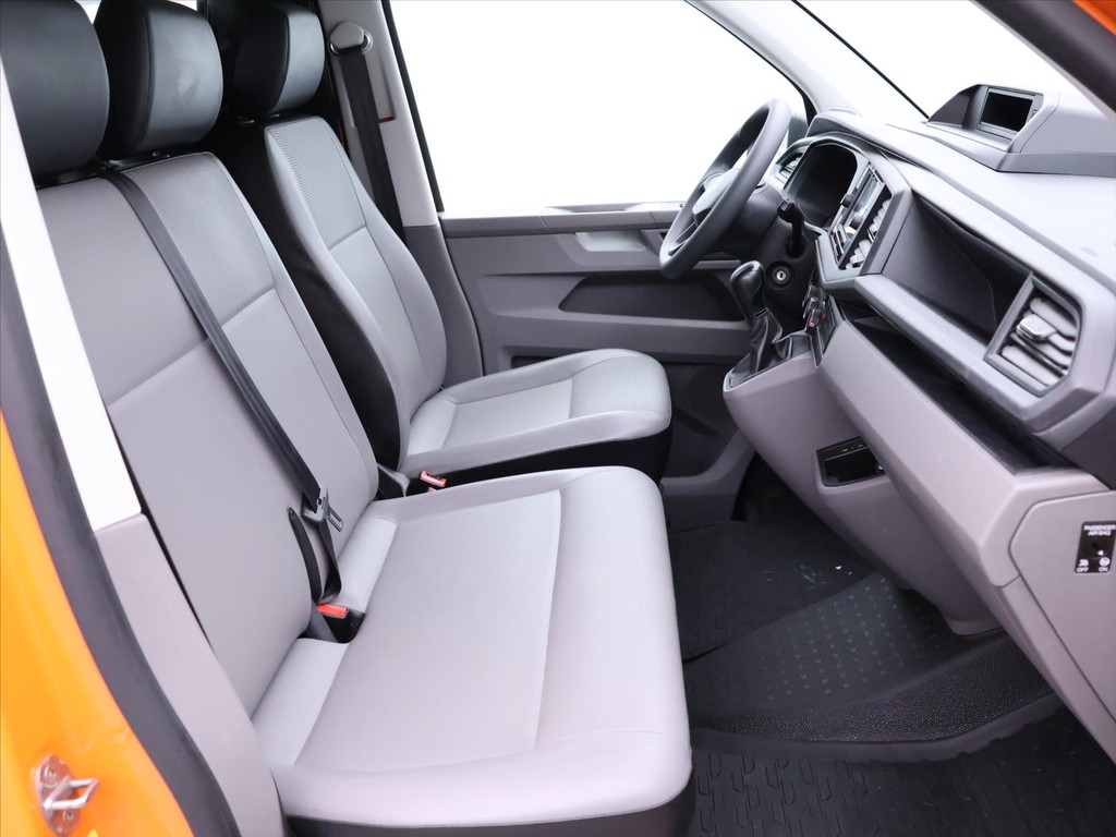 Volkswagen T6 Transporter 2.0 TDi DSG L2