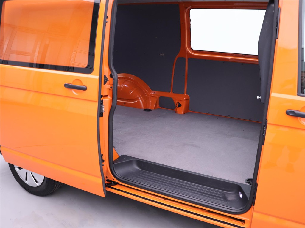 Volkswagen T6 Transporter 2.0 TDi DSG L2