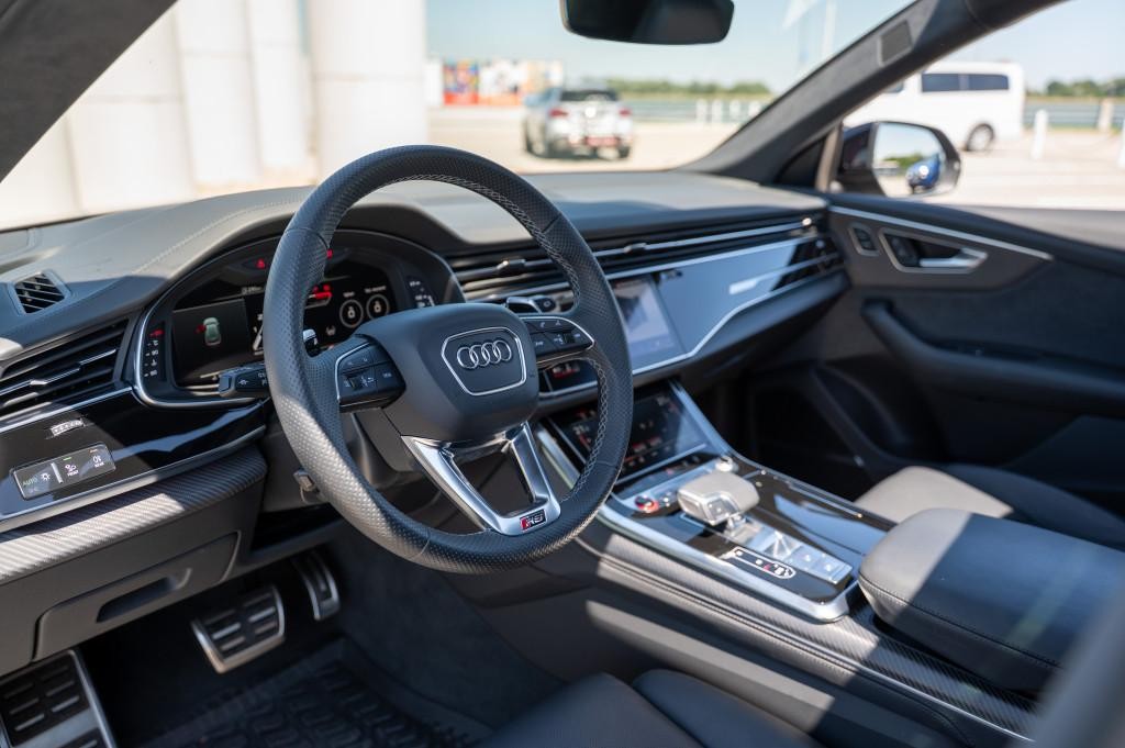 Audi RSQ8 SUV 471kw Automat