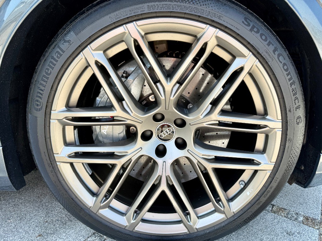 Audi RSQ8 SUV 471kw Automat