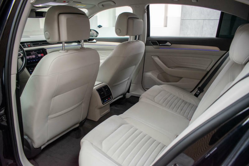 Volkswagen Passat TSI 206kW 4M*VIRTUAL*DPH*ČR*
