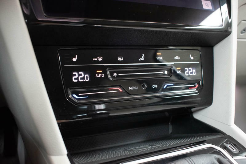 Volkswagen Passat TSI 206kW 4M*VIRTUAL*DPH*ČR*