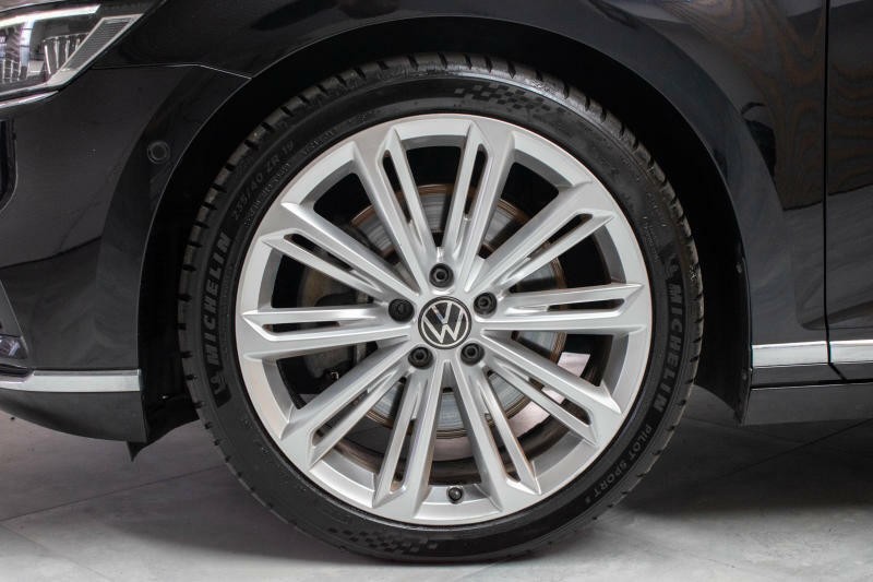 Volkswagen Passat TSI 206kW 4M*VIRTUAL*DPH*ČR*