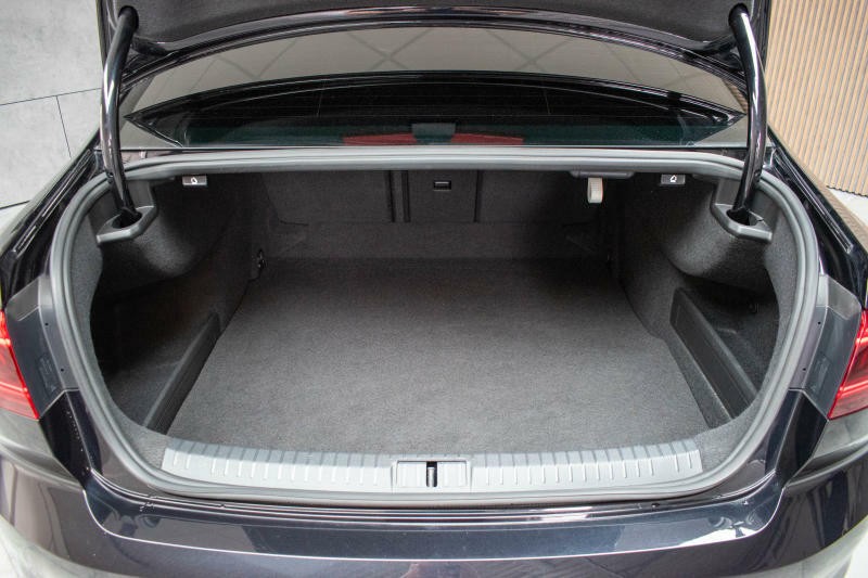 Volkswagen Passat TSI 206kW 4M*VIRTUAL*DPH*ČR*