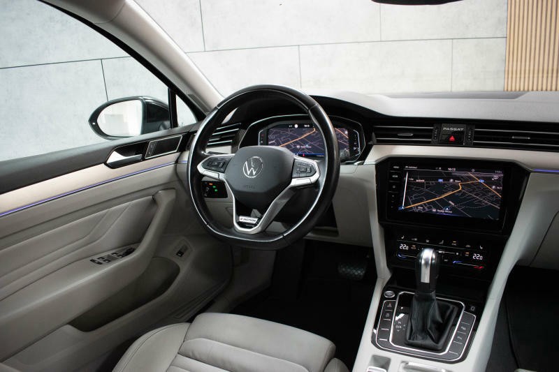 Volkswagen Passat TSI 206kW 4M*VIRTUAL*DPH*ČR*