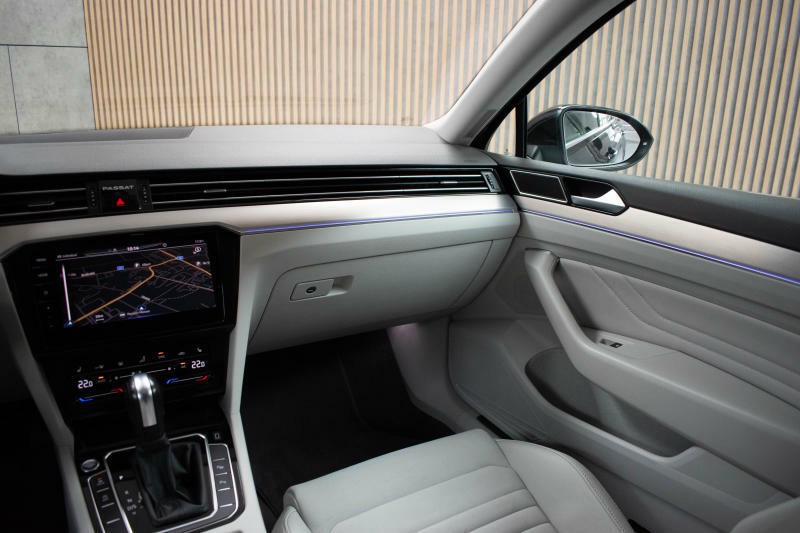 Volkswagen Passat TSI 206kW 4M*VIRTUAL*DPH*ČR*