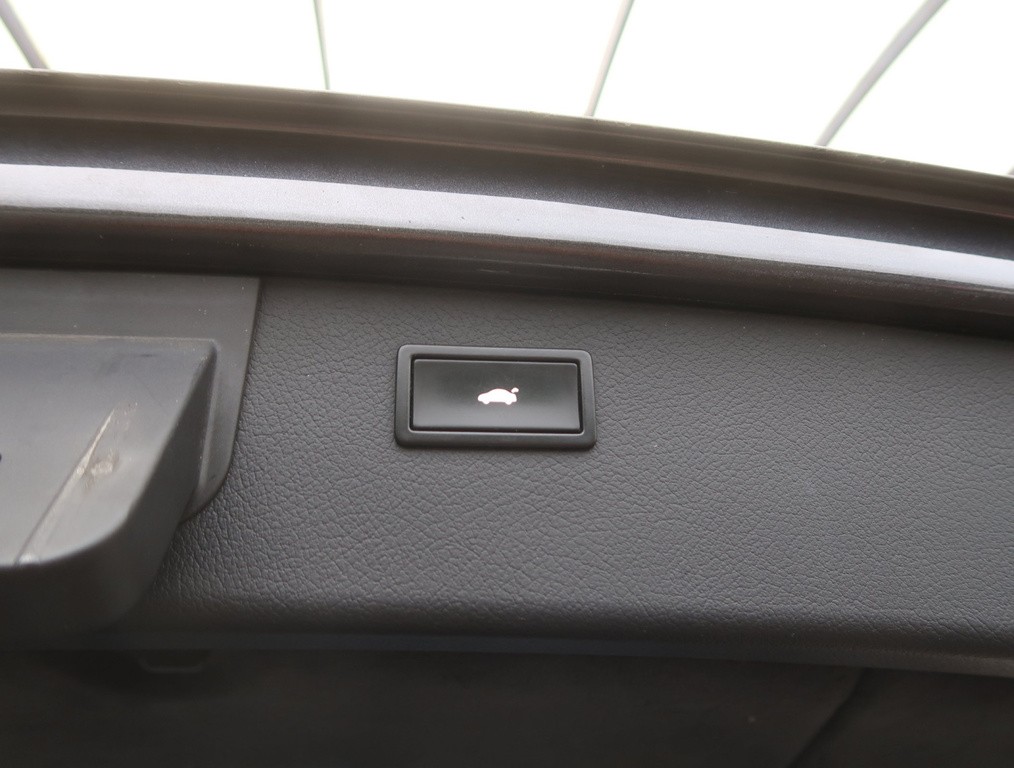 Audi A6 Allroad 3.0 TDI Automat, Serv.kniha, Navigácia, Xenóny