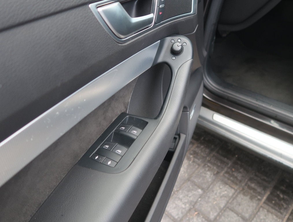 Audi A6 Allroad 3.0 TDI Automat, Serv.kniha, Navigácia, Xenóny