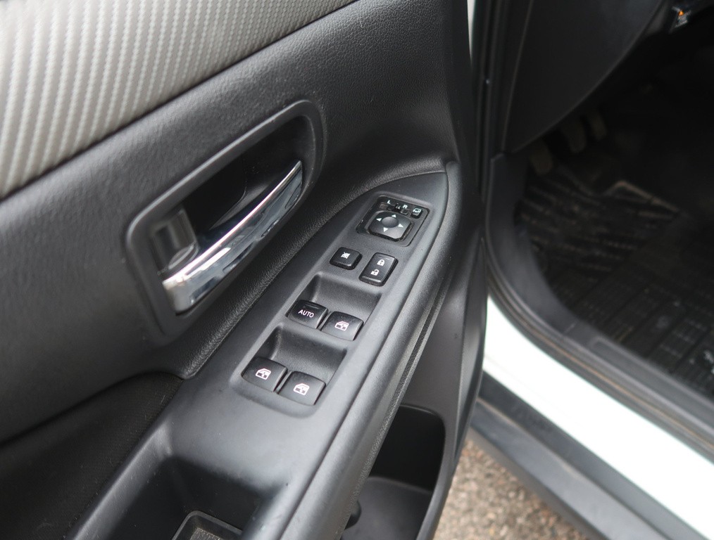 Mitsubishi Outlander Intense 2.0 LPG, Serv.kniha, Xenóny, Bi-Xenóny