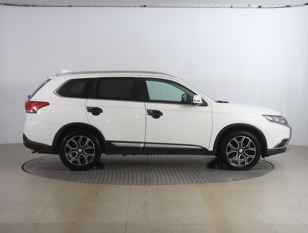 Mitsubishi Outlander Intense 2.0 LPG, Serv.kniha, Xenóny, Bi-Xenóny