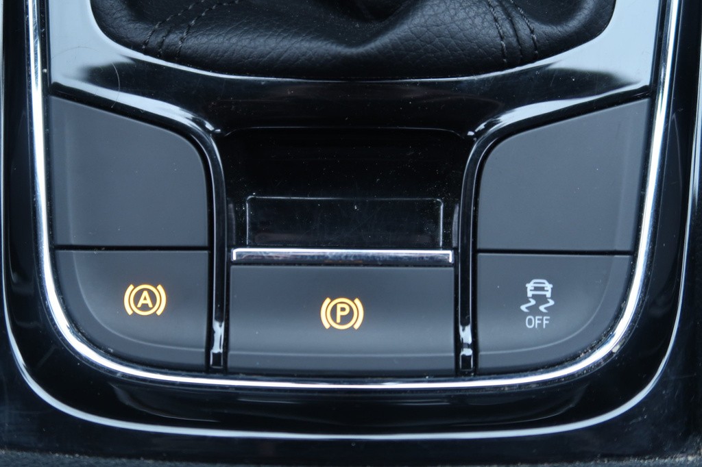Skoda Karoq 1.6 TDI Navigacia