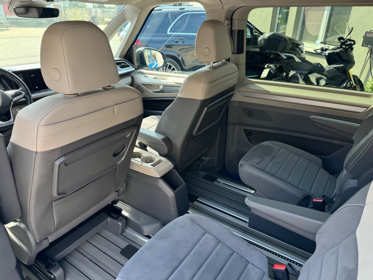 Volkswagen T7 Multivan LR 2.0 TSI 204k Style DSG