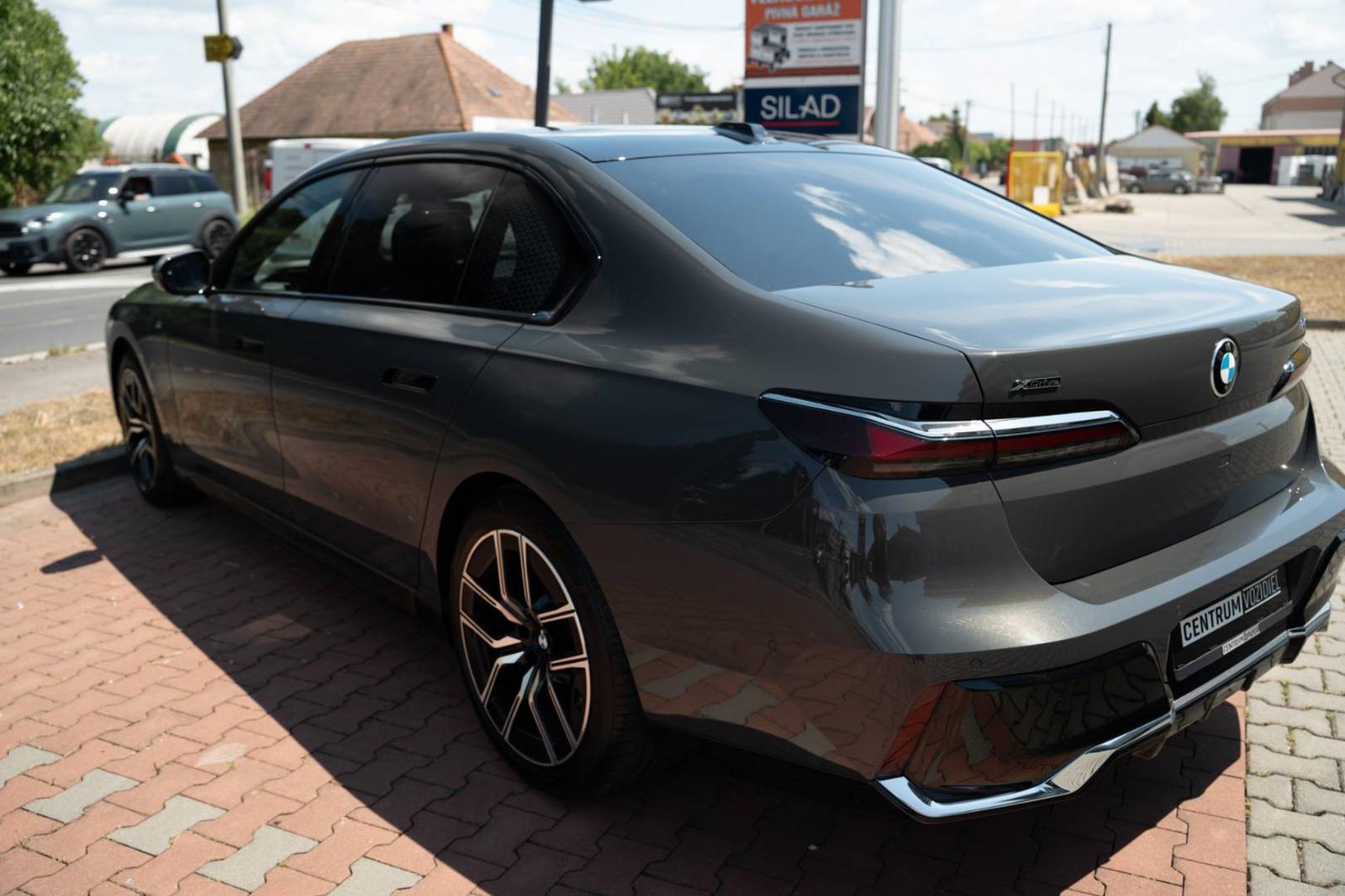 BMW Rad 7 740d M xDrive A/T, 220 kW