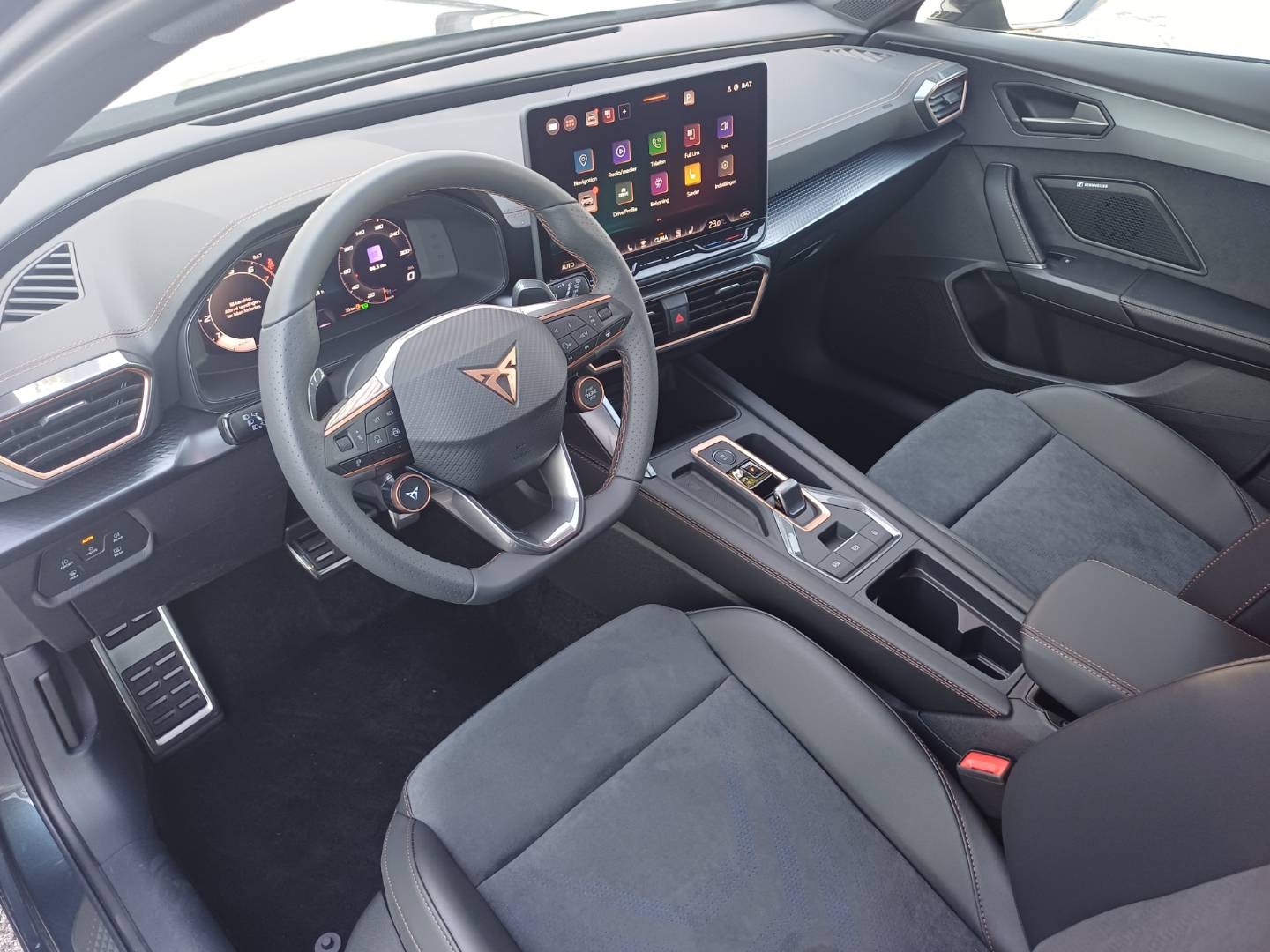 Cupra Formentor VZ 2.0 TSI 333HP 4x4, Sennheiser, Panorama, Ťažné, INTELLIGENT DRIVE Pack