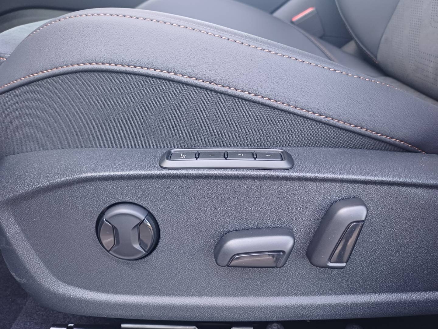 Cupra Formentor VZ 2.0 TSI 333HP 4x4, Sennheiser, Panorama, Ťažné, INTELLIGENT DRIVE Pack