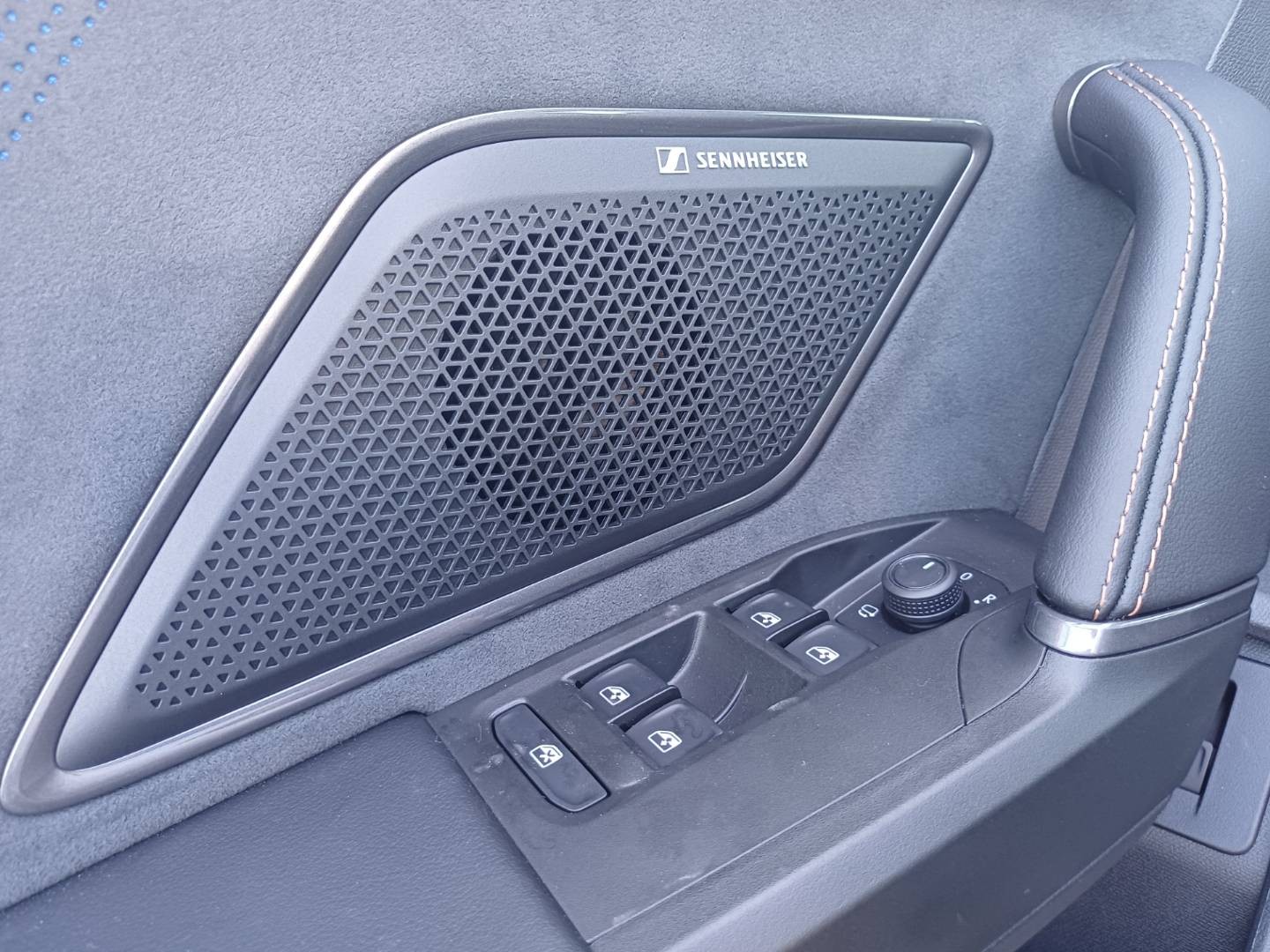 Cupra Formentor VZ 2.0 TSI 333HP 4x4, Sennheiser, Panorama, Ťažné, INTELLIGENT DRIVE Pack