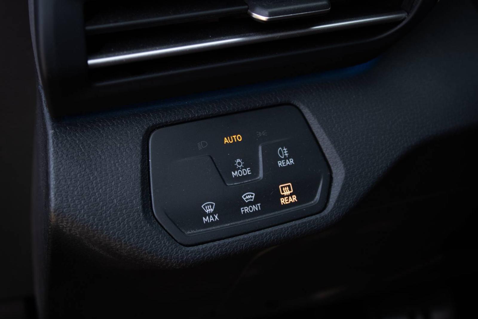Volkswagen ID.4 Pro Performance 1st edition, super výbava, nelakované