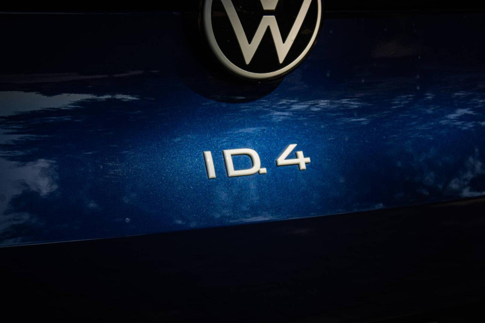 Volkswagen ID.4 Pro Performance 1st edition, super výbava, nelakované