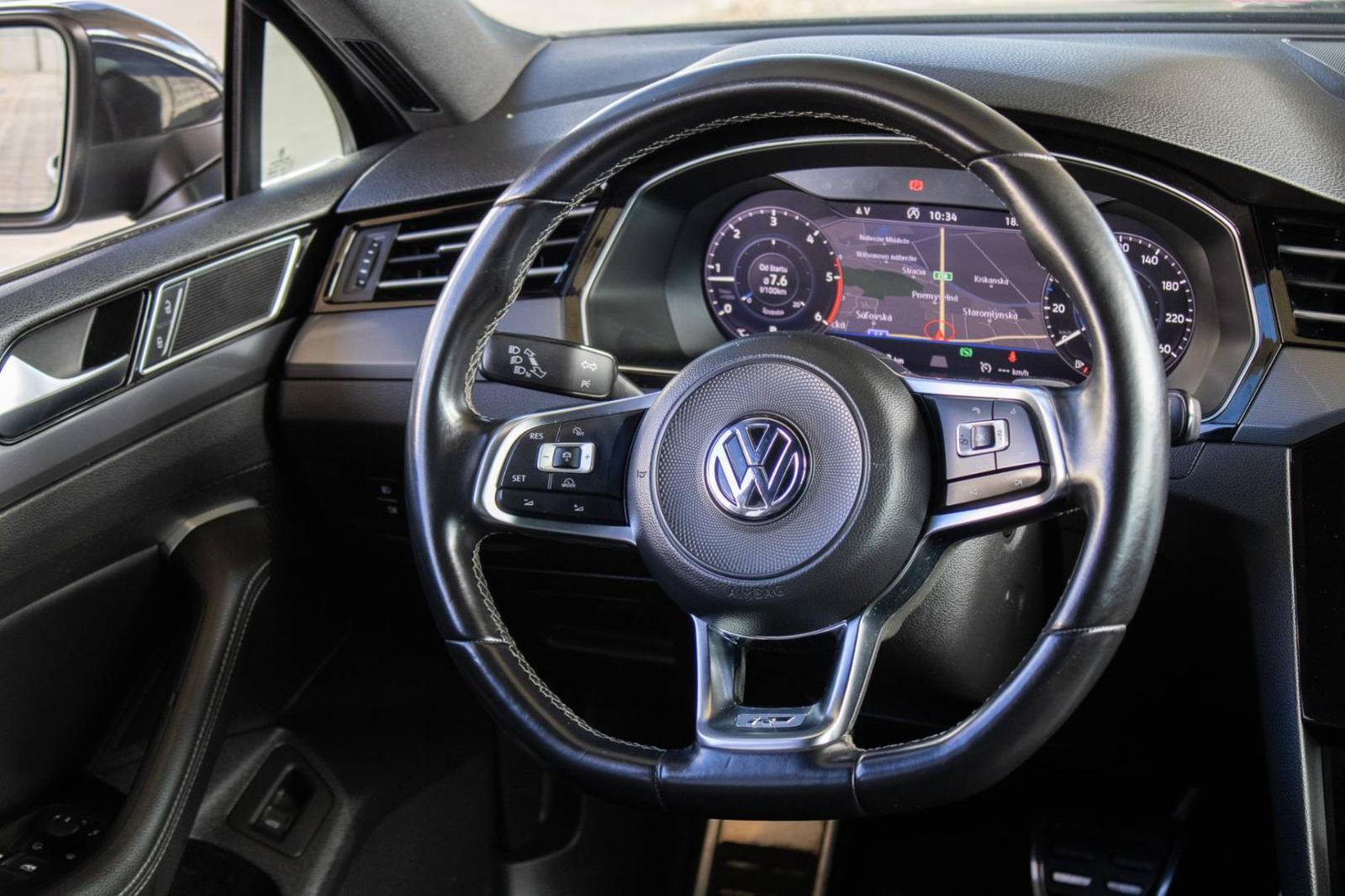 Volkswagen Passat Variant 2.0 TDI BMT R-Line Highline DSG