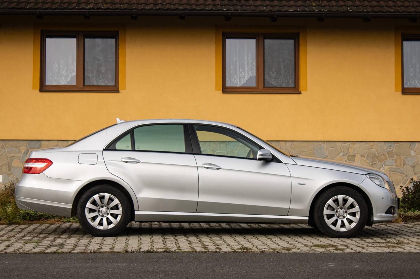 Mercedes-Benz E trieda Sedan 200 CGI Blue Classic 7G