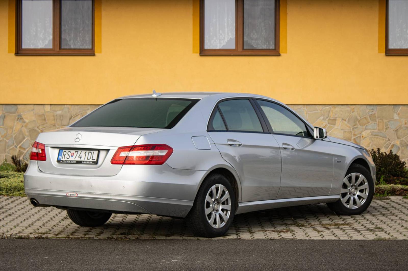 Mercedes-Benz E trieda Sedan 200 CGI Blue Classic 7G