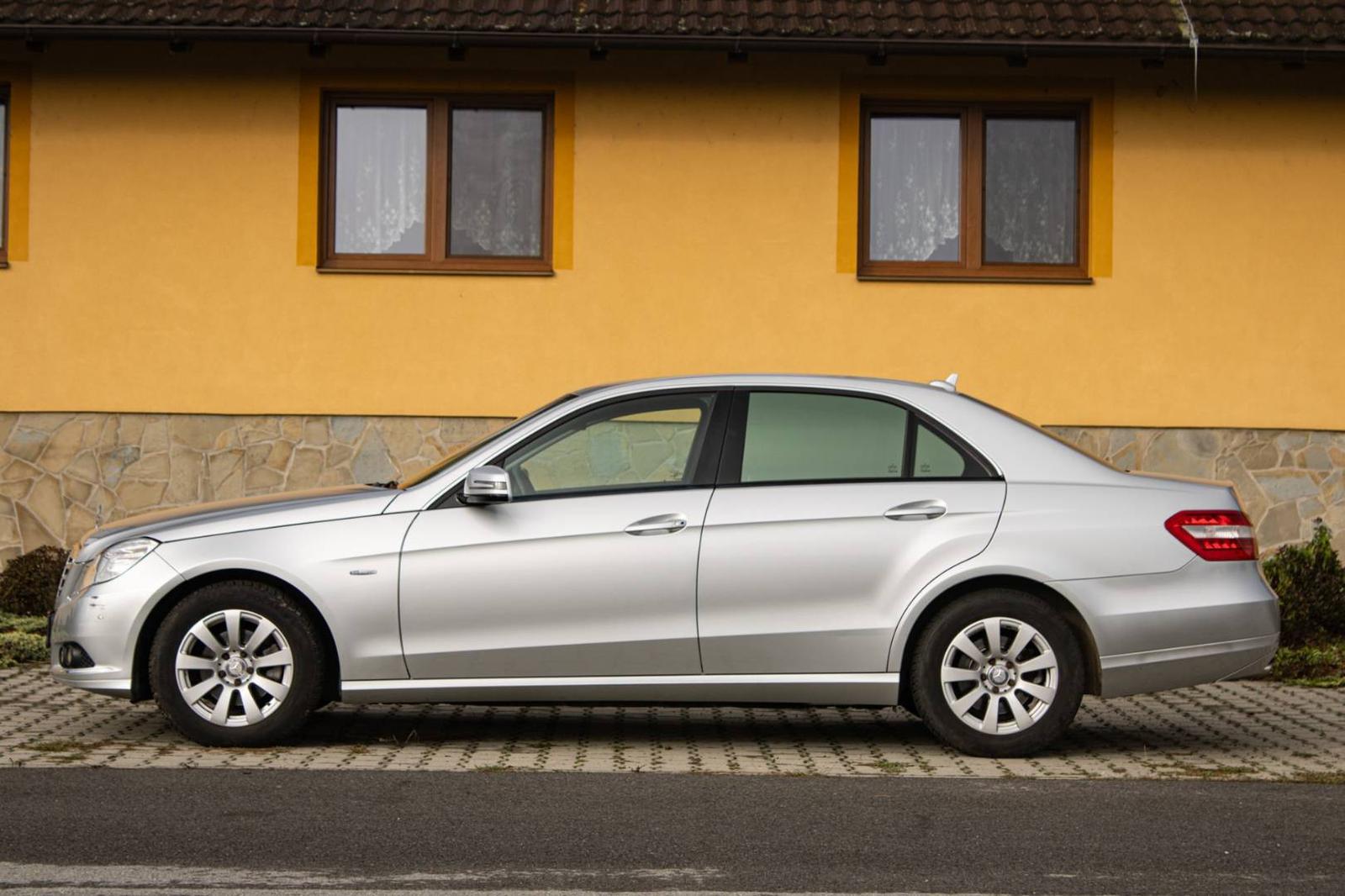 Mercedes-Benz E trieda Sedan 200 CGI Blue Classic 7G