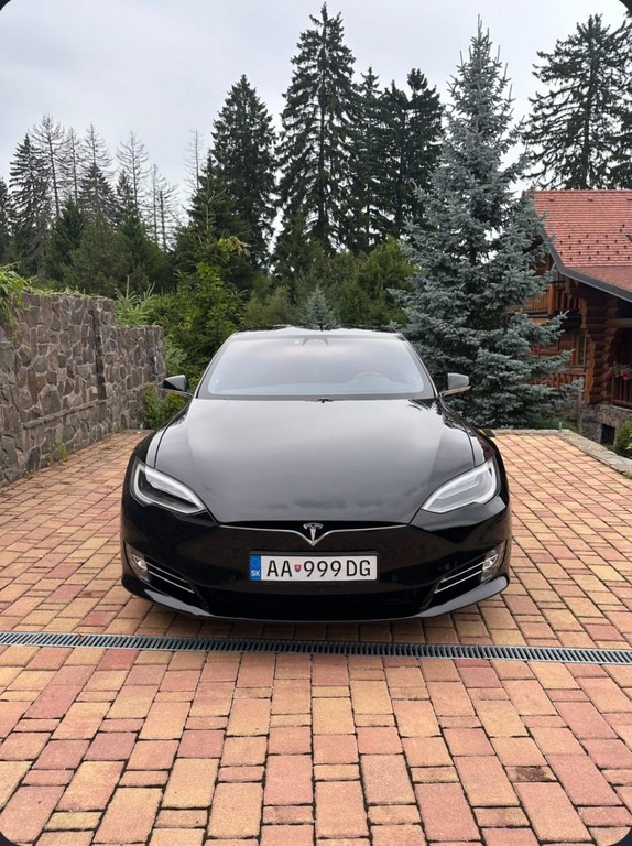 Tesla Model S Limuzína 386kw Automat