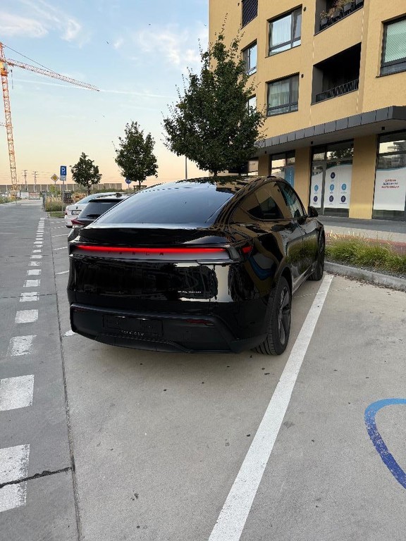 Tesla Model Y SUV 378kw Automat
