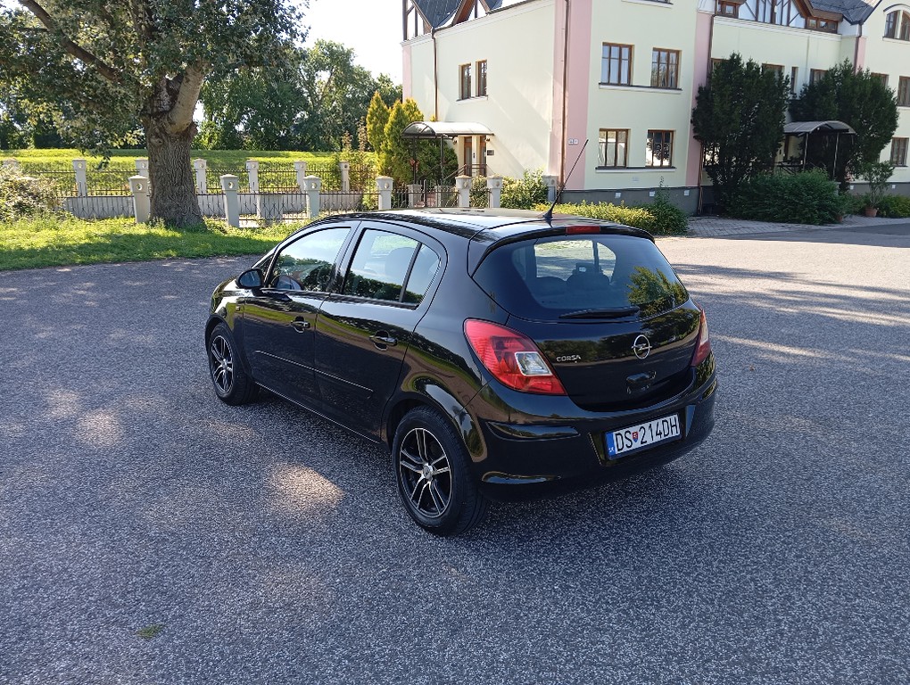 Opel Corsa 1.2 16V Cosmo