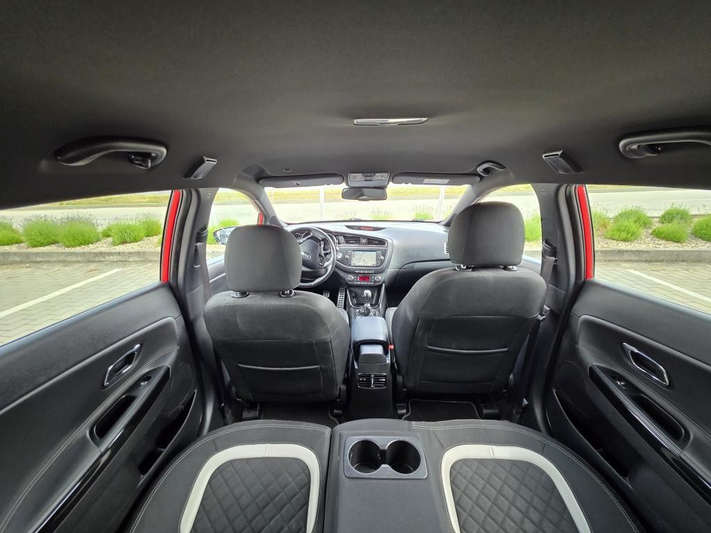 KIA Cee’d Sporty Wagon Combi 100kw Manuál