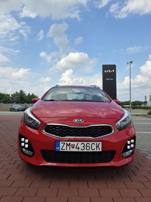 KIA Cee’d Sporty Wagon Combi 100kw Manuál