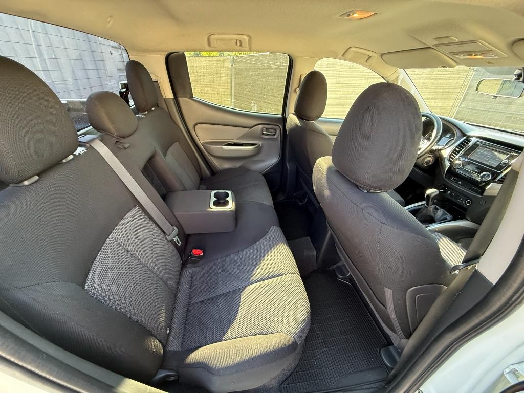 Mitsubishi L 200 2.4 DI-D Double Cab Invite