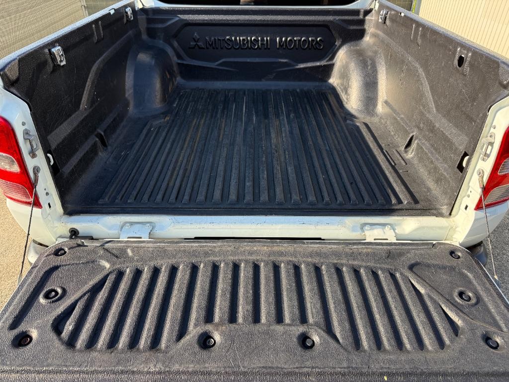 Mitsubishi L 200 2.4 DI-D Double Cab Invite