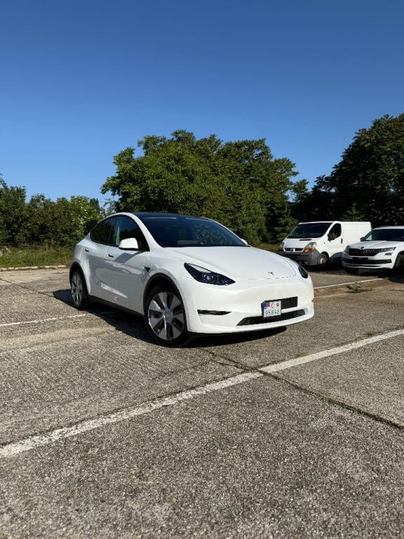 Tesla Model Y 79kWh Long Range AWD Autopilot