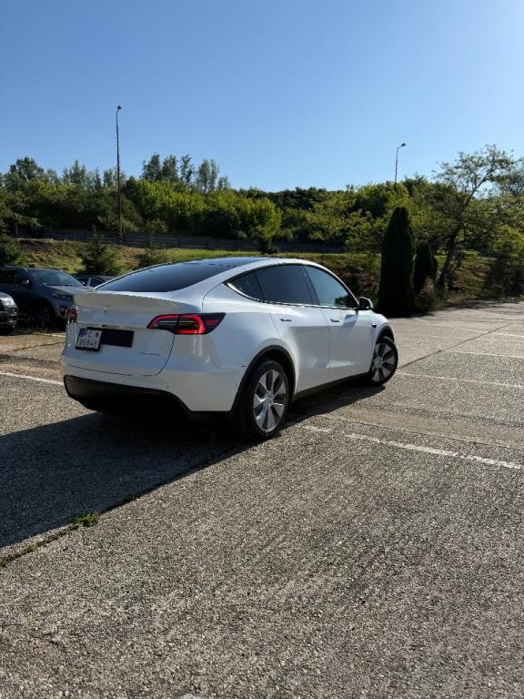 Tesla Model Y 79kWh Long Range AWD Autopilot