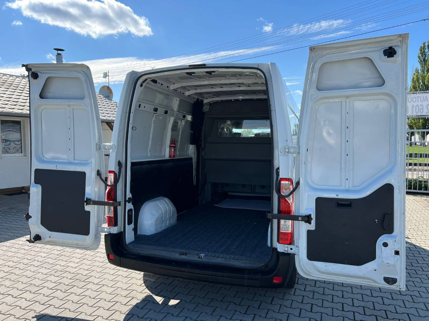Renault Master 2.3 dci 92 kw 7 - miestne