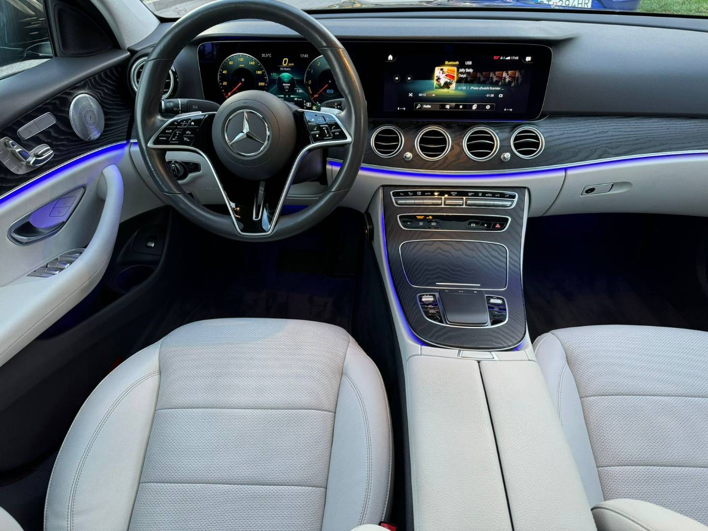 Mercedes-Benz E trieda Sedan 300 de 4MATIC A/T